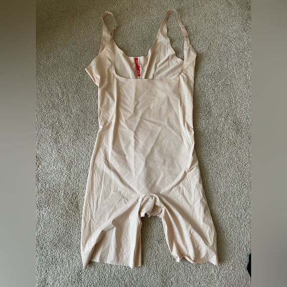 SPANX | Intimates & Sleepwear | Spanx Nude Shapewear Bodysuit | Poshmark